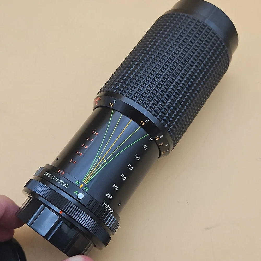 Albinar ADG 75-300mm Telephoto Zoom Lens f/5.6 Canon Mount W/ Carrying Case